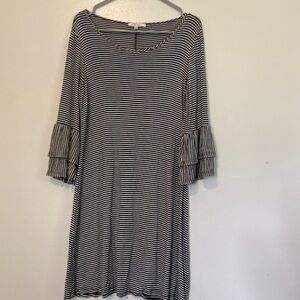 ANDRE’E by Unit stunning bell sleeve striped dress size large